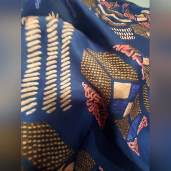 CATHERINE MALANDRINO Splendide haut fluide-extensible bleu avec motifs aztèques - Picture 4 of 6